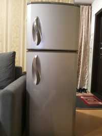 Холодильник LG,двухкамерный