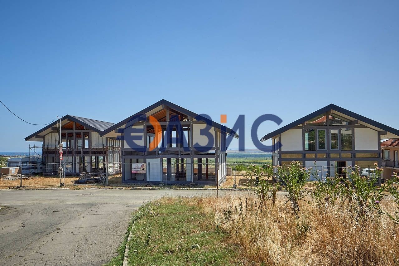 Продава се Къща в с. Кошарица, Област Бургас - 200 кв.м за 1750 €/кв.м - Снимка #4