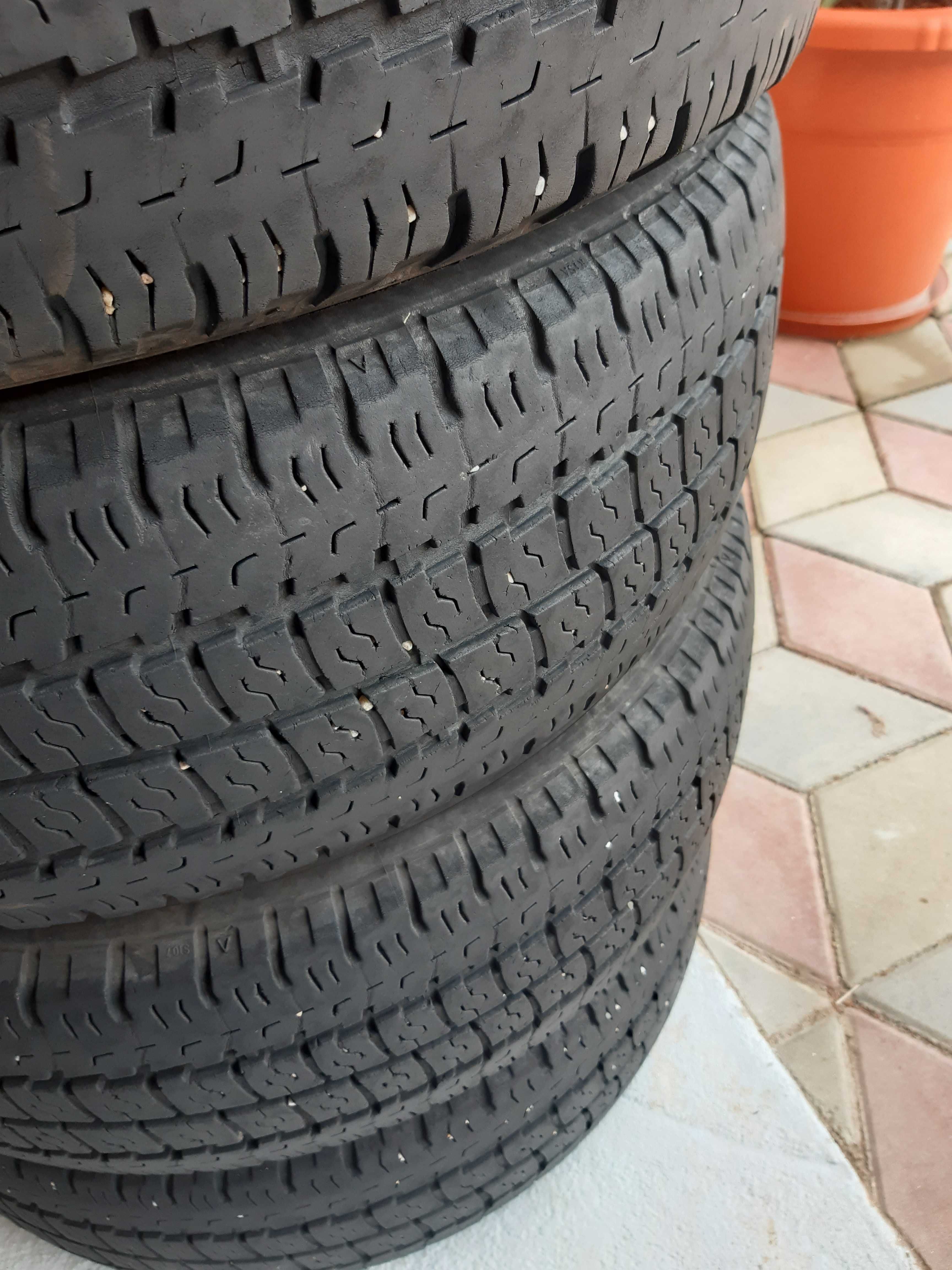 Vând cauciucuri 215/65 R16 C