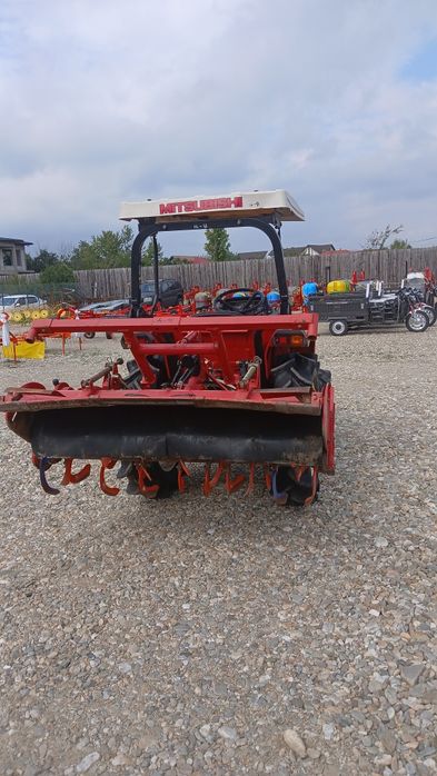 Tractor Mitsubishi cu inversor 750 ore funcționare