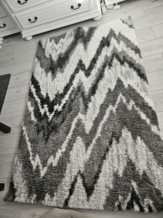 Covor alb negru gri
