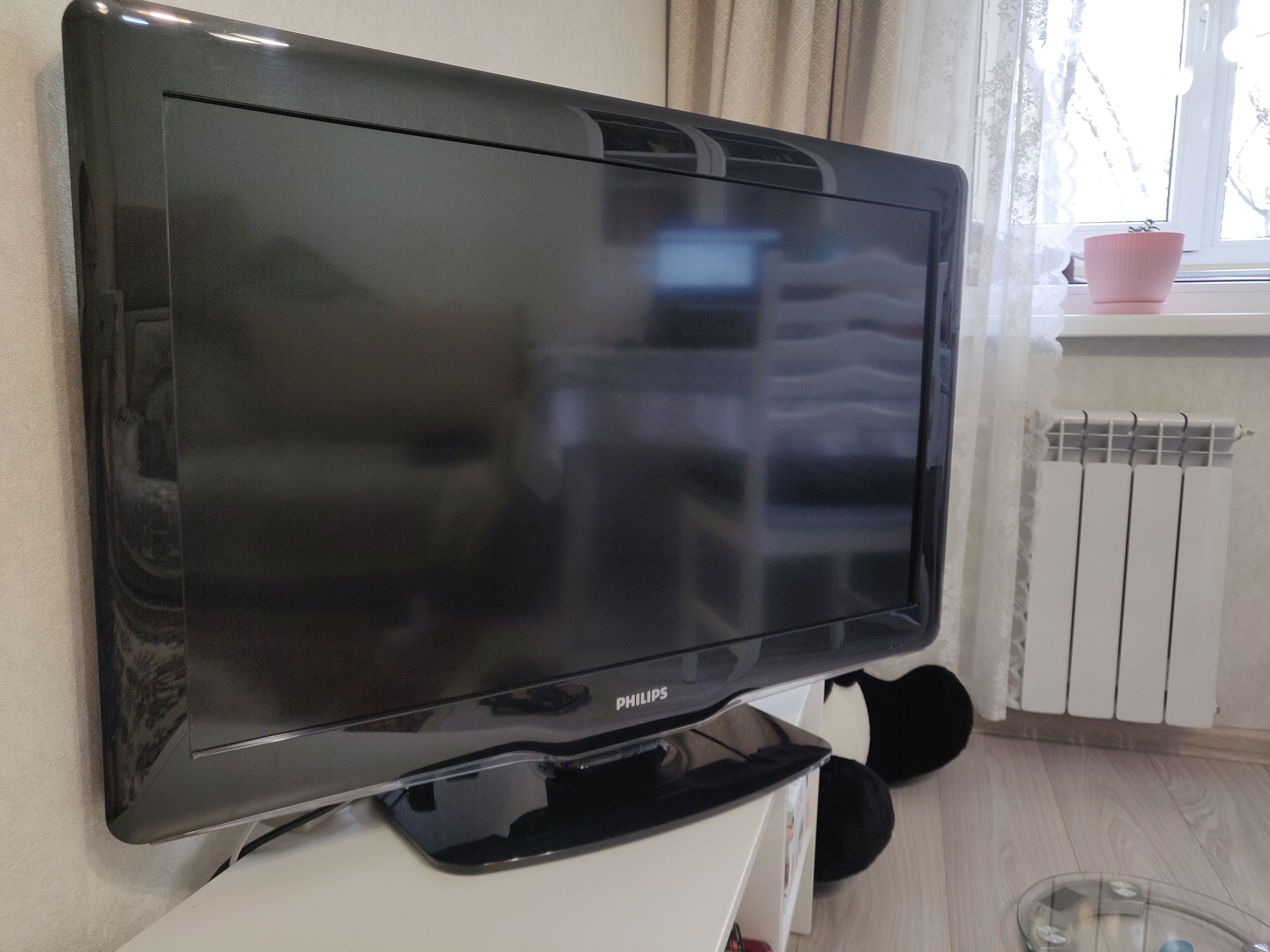 Телевизор Philips LCD 32'