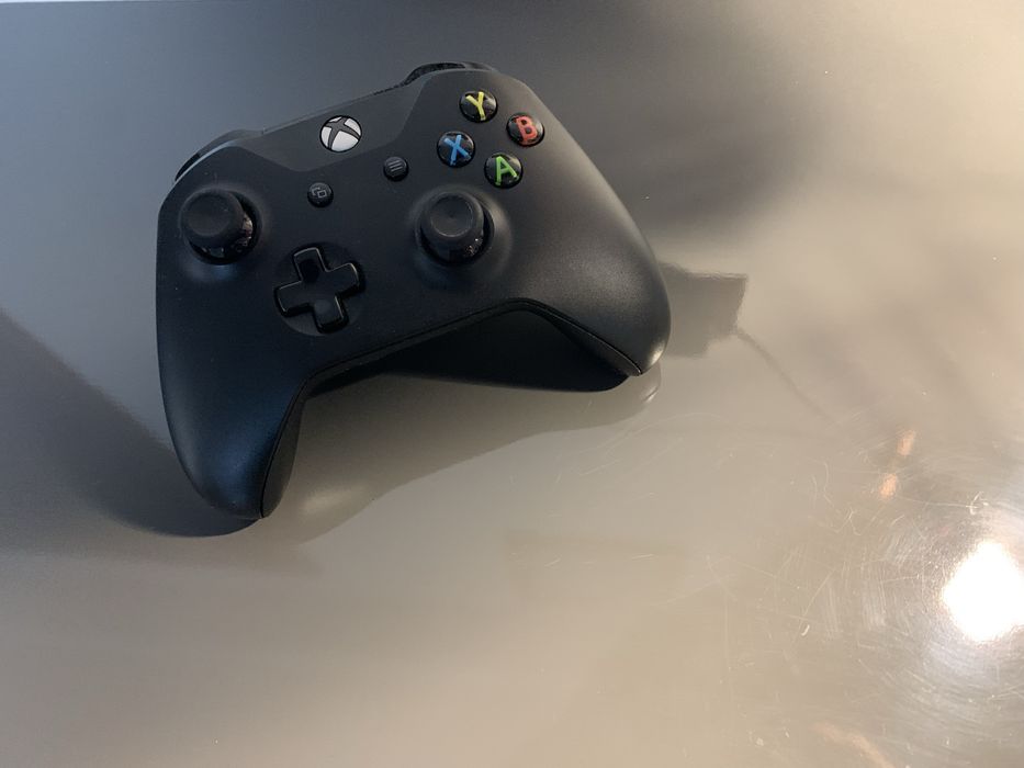 Xbox one + 2 controlare + gta 5 si halo 5