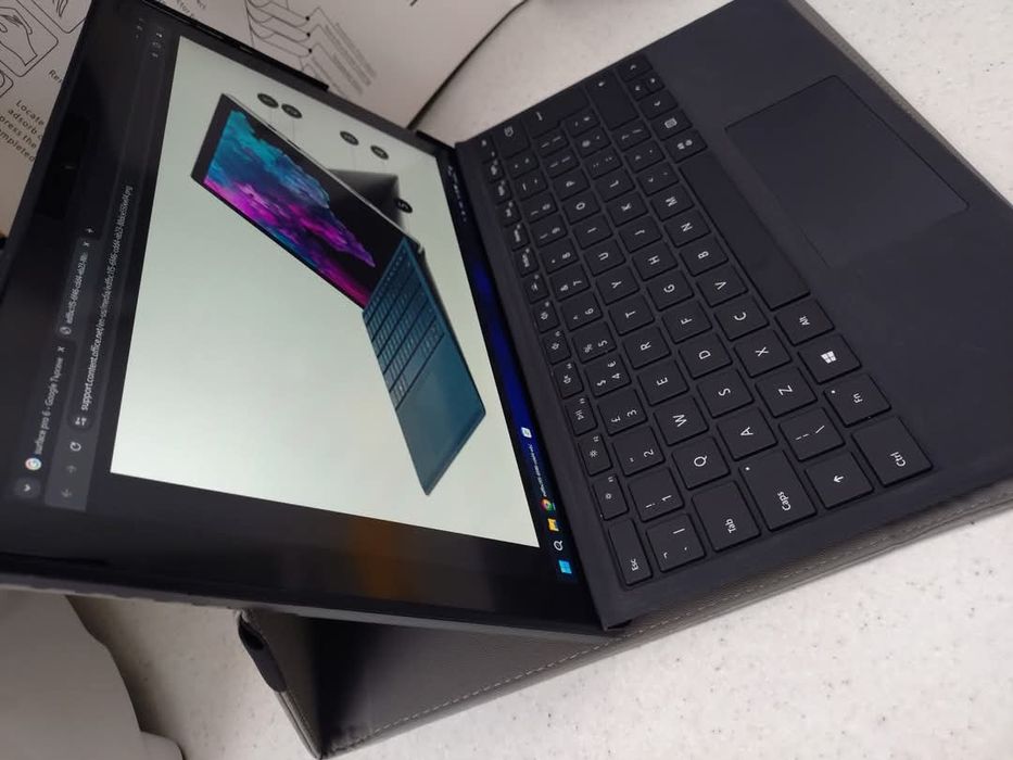 Microsoft Surface Pro 6 /i7 8th/ 8GB Ram/ 256 SSD пълен комплект