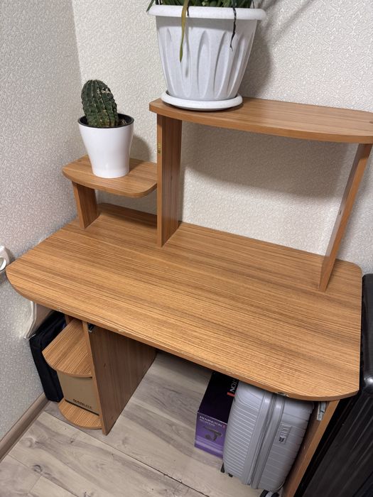 Продам стол компьютерный