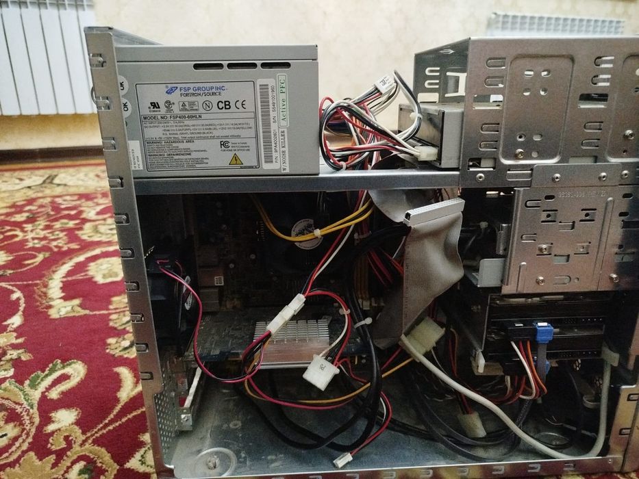 Компьютер вместе с манитором