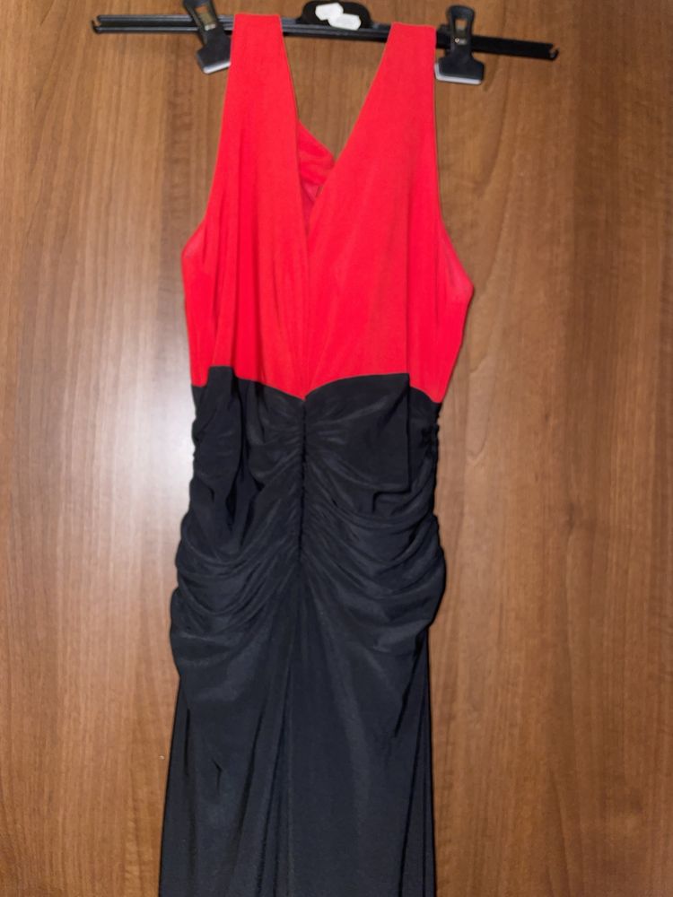 Rochie lunga negru cu rosu