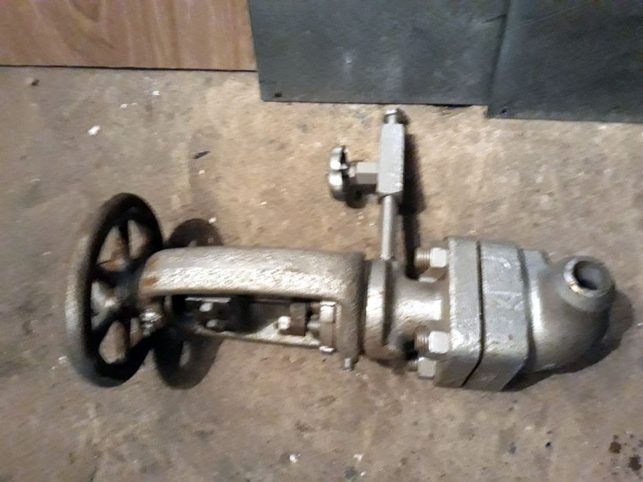 Продава спирателен кран, вентил шибърен, вентили, кранове - 5 бр.