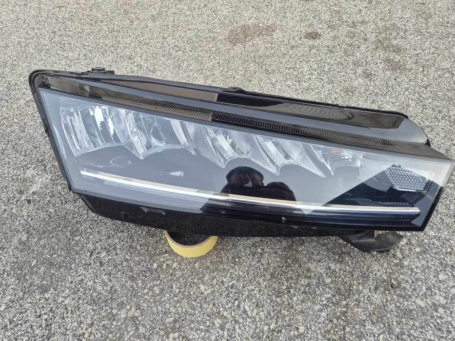 Десен фар SKODA Octavia IV full led 5E4 941 016 Шкода Октавия