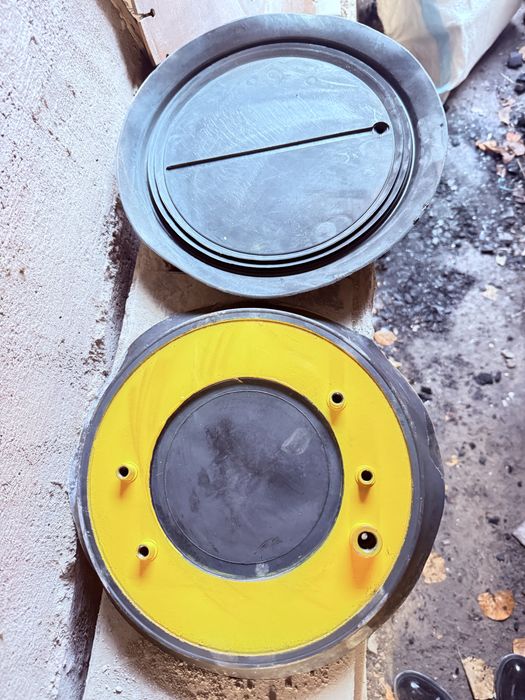 вакуумная присоска или стеклодомкратом!!! В наличий 12 шт