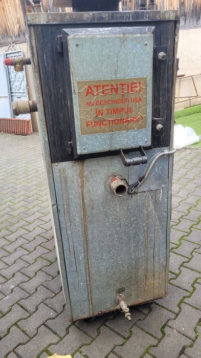 Vând centrala pe lemne