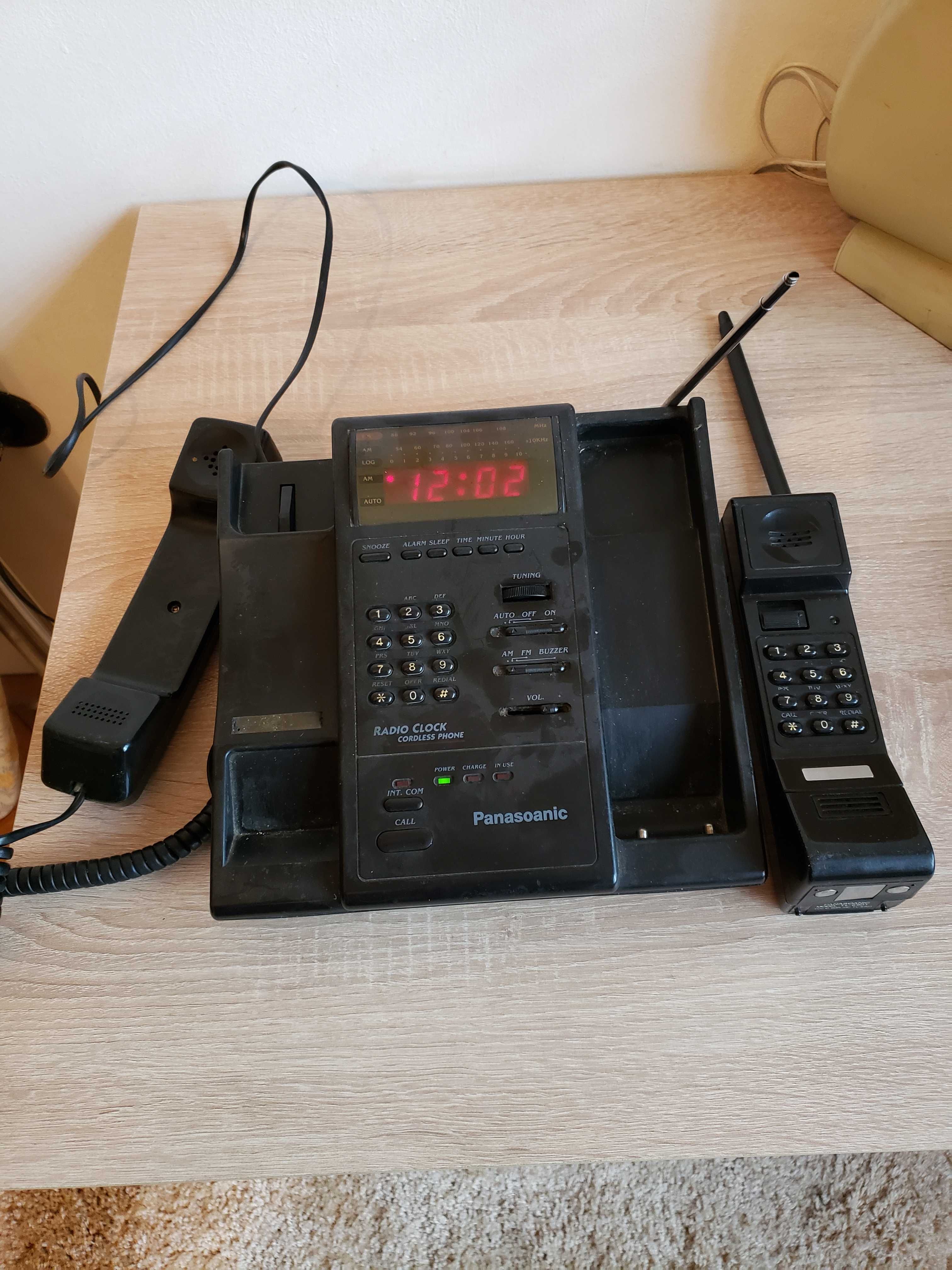 Продавам стар стационарен телефон  PANASOANIC с радиоприемник