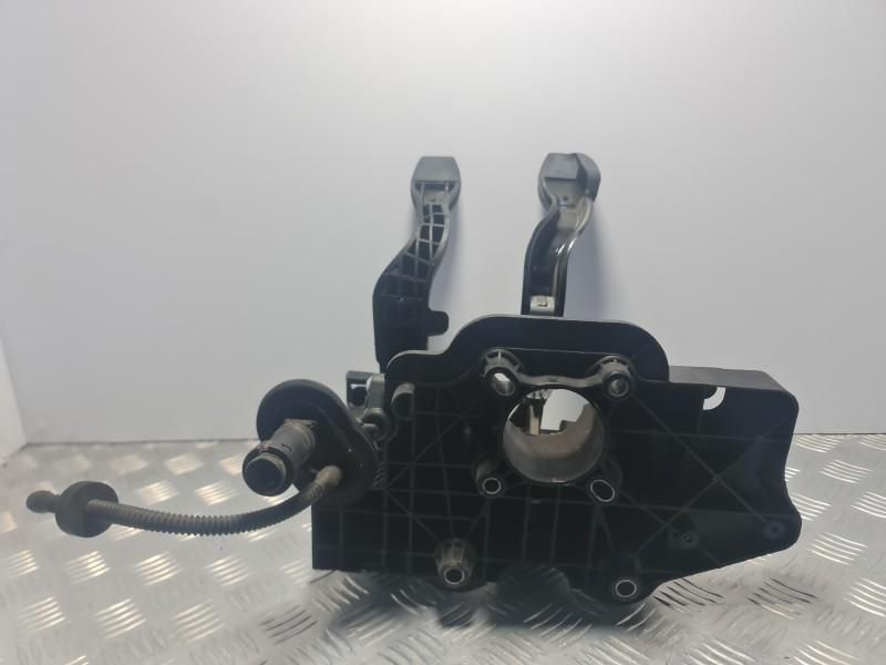 Pod pedalier Opel Adam Rocks