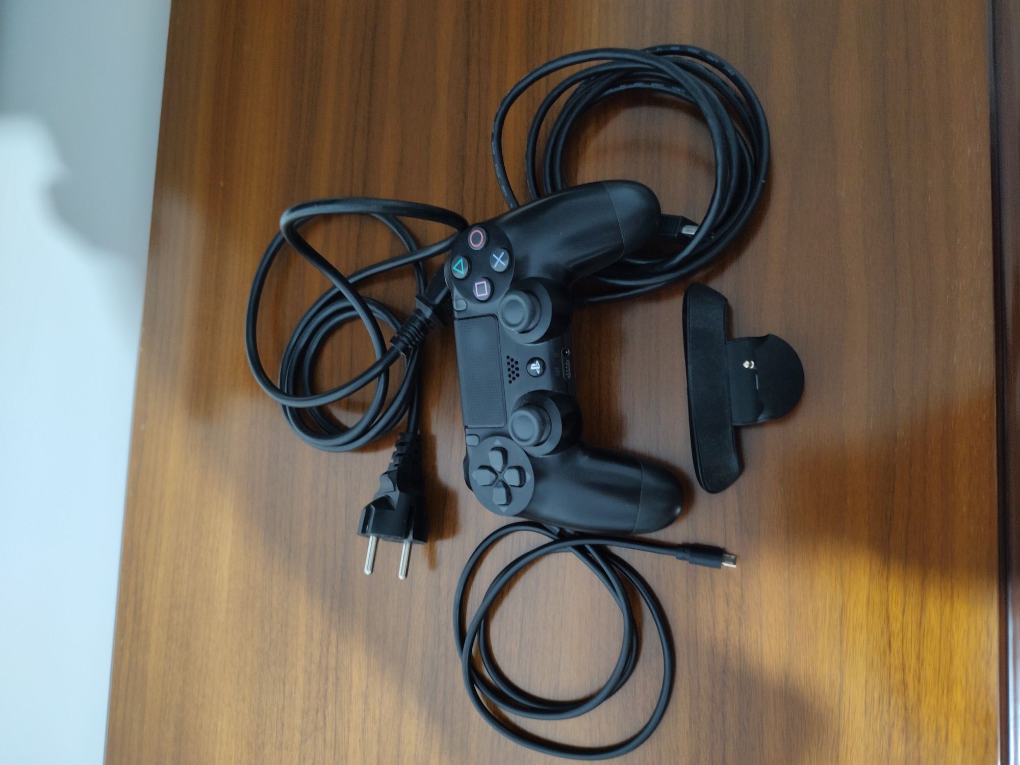 Play station 4 Pro 1 TB