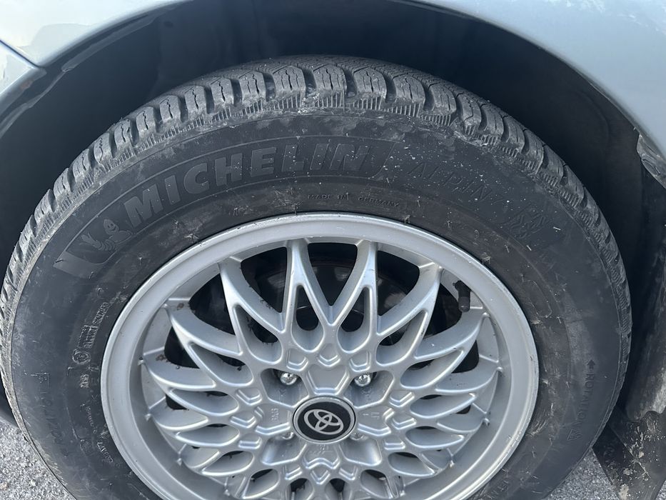 Toyota Yaris 1.4D Автомат + CarPlay + 2 комплекта гуми