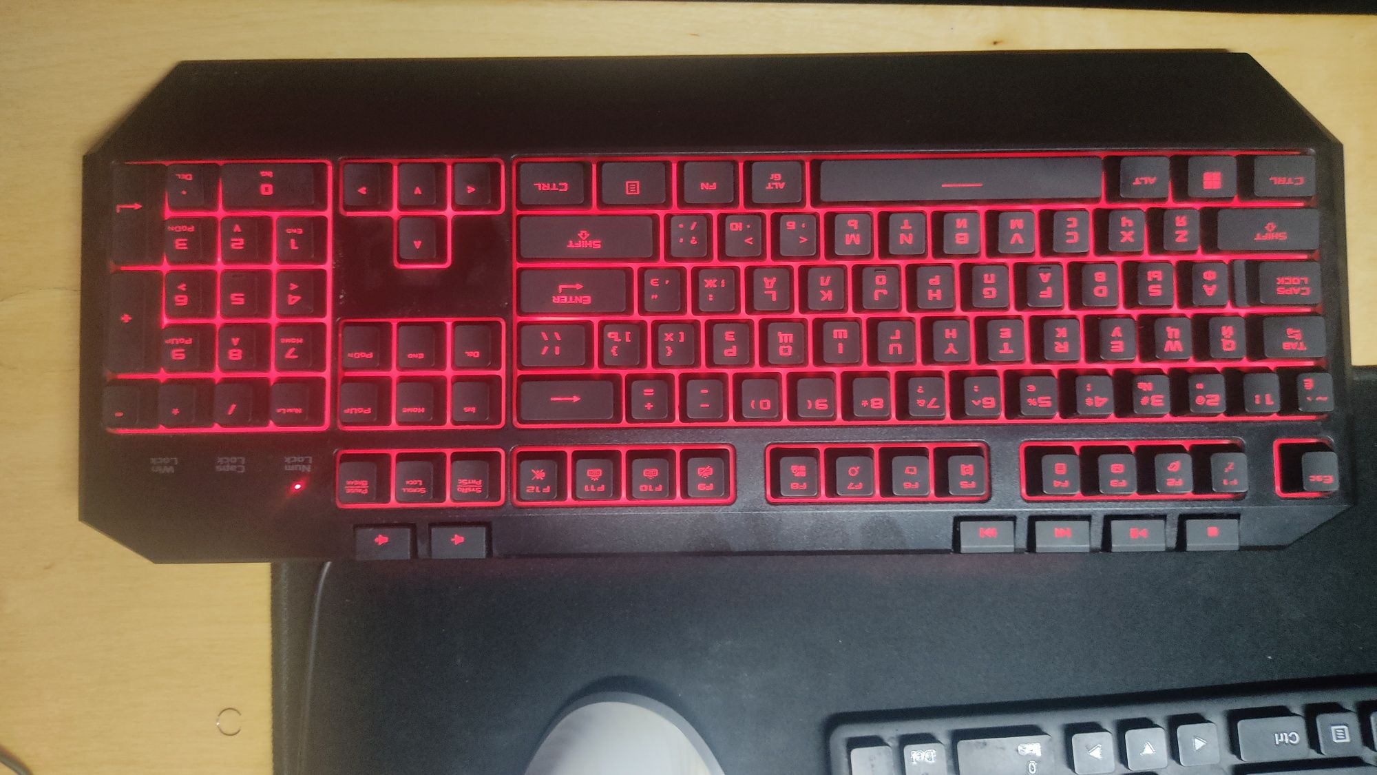 Новая игровая клавиатура ASUS BACKLIT KB V2  
Продаю новую игровую кла