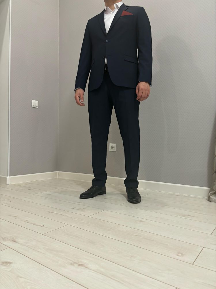 Продается пиджак и брюки 2 комплекта