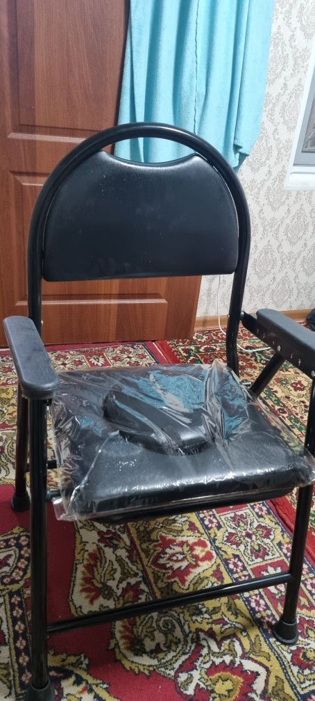 Кресло стул с санитарным оснащением