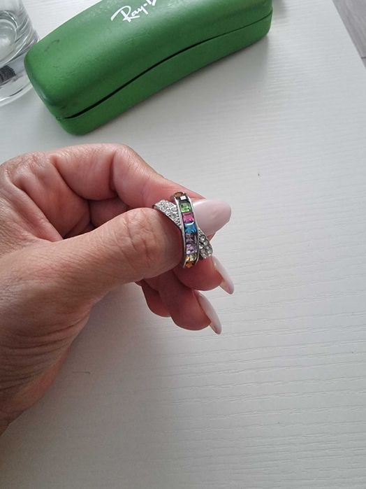 Inelul argintiu Swarovski