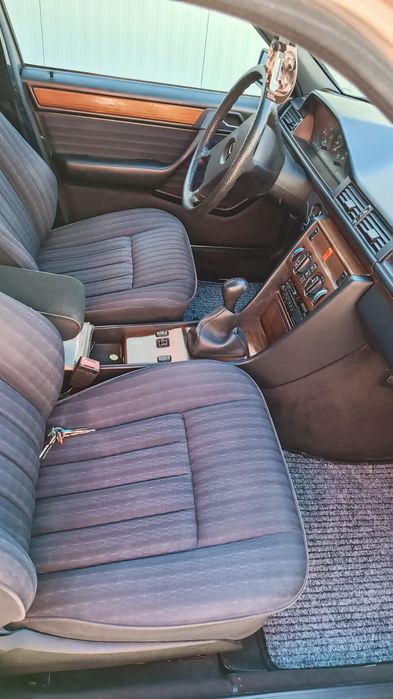 Vand Mercedes W124, E230, atestat vehicul istoric, aer conditionat