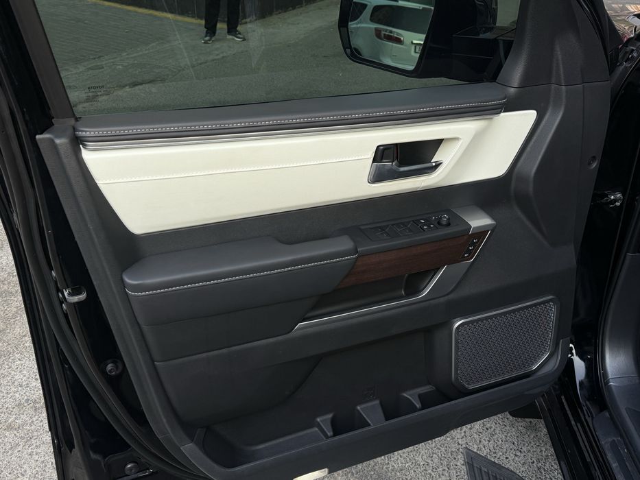 В продаже новый Toyota Sequoia 2025