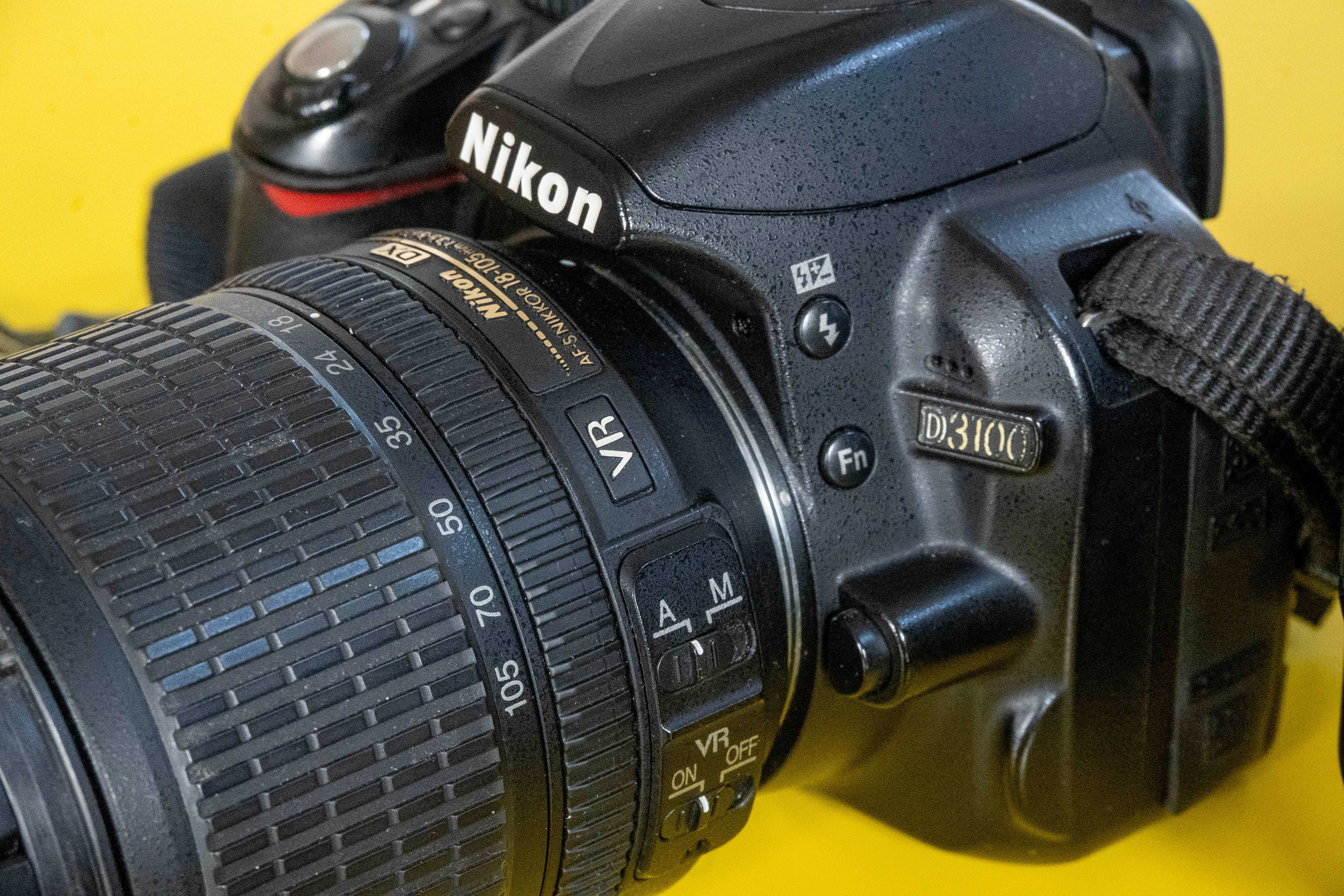 Nikon D3100 с 2 обектива