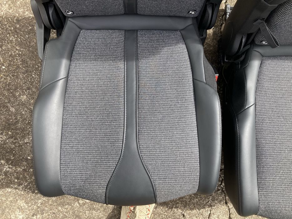 Седалки Пежо Peugeot 5008