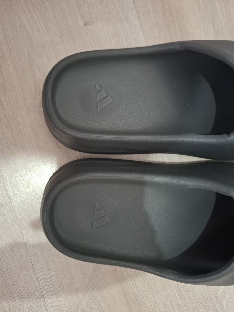 Vând Yeezy Slide