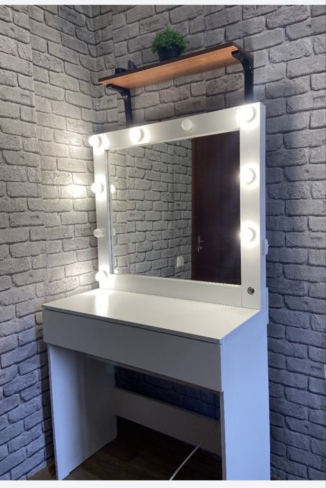 Комод с зеркалом