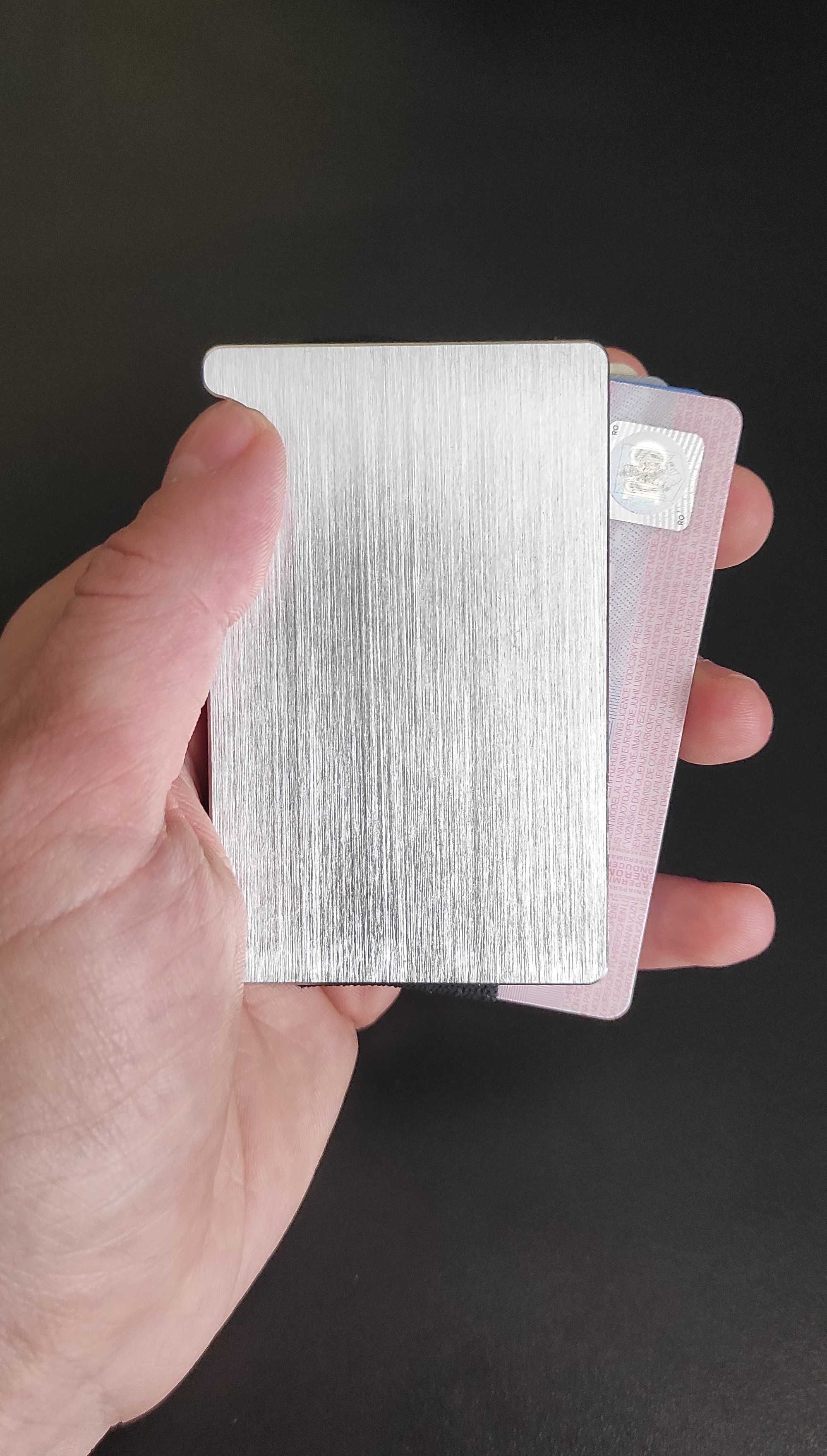 Portcard / portofel minimalist din aluminiu cu protectie RFID