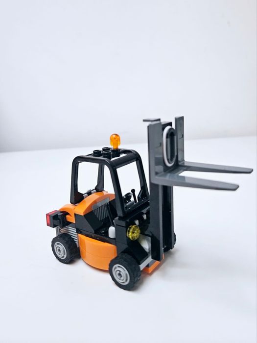 Lego City 60020 - Cago Truck (2013)