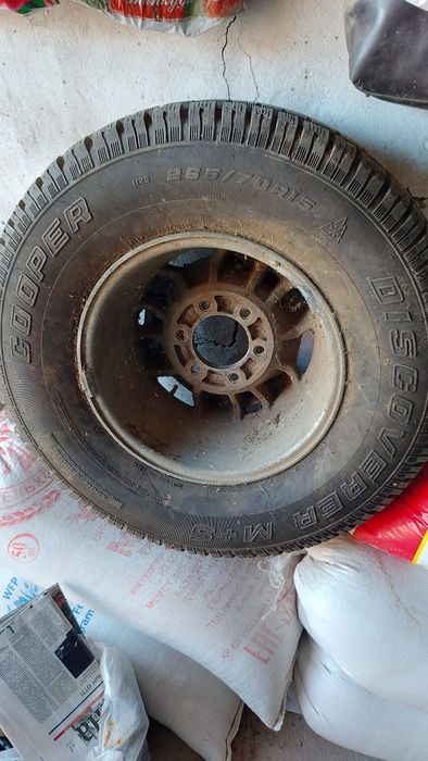 Продаётся титанка с шинами от Ниссан