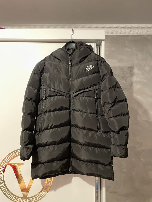 Vând geaca Nike de bărbați