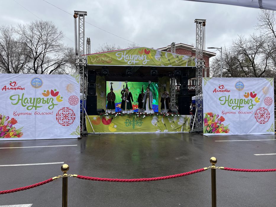 Аренда Сцены Подиума Лэд экрана и звуковое-световое оборудования