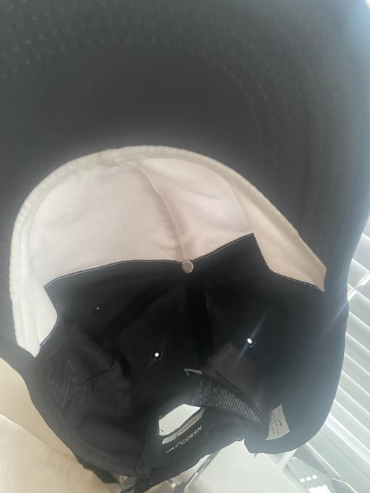 Шапка Nike черно бяла