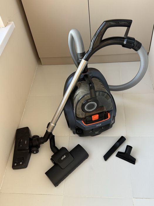 Продам Пылесос Artel, в отличном качестве.