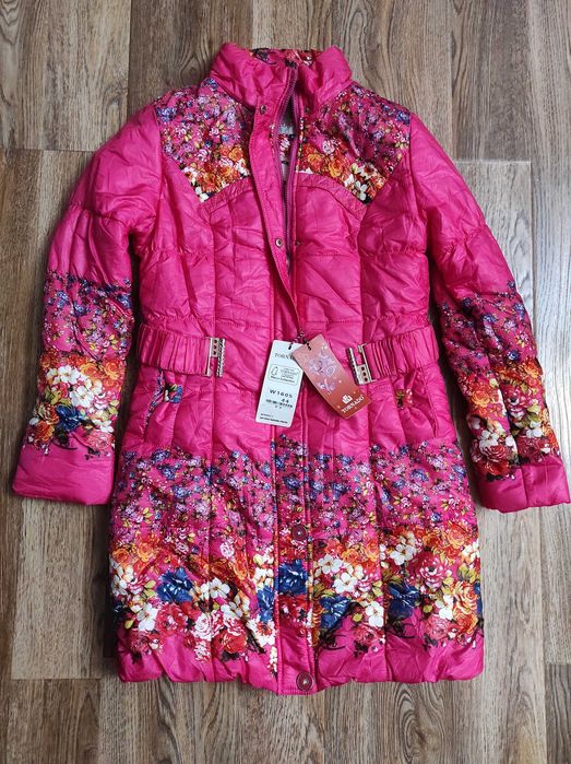 Тёплая куртка для девочек.