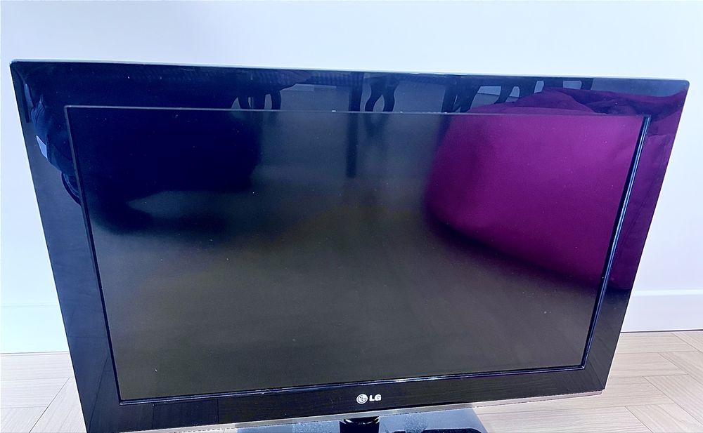 Продаётся отличный надёжный телевизор LG 32LK330-ZB