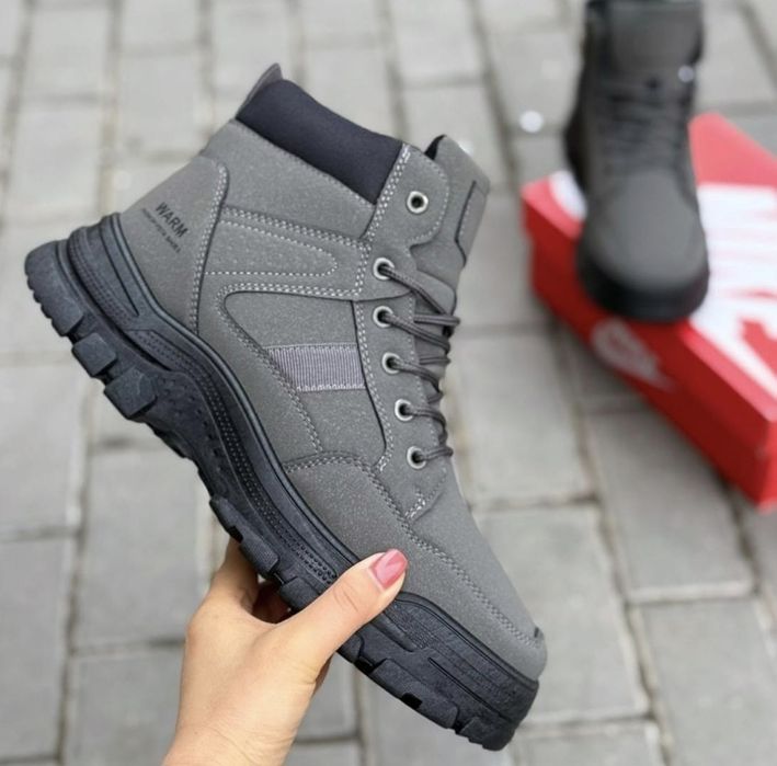 Продам мужские зимние сапоги.