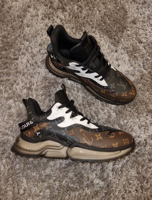 Маратонки Louis Vuitton налични