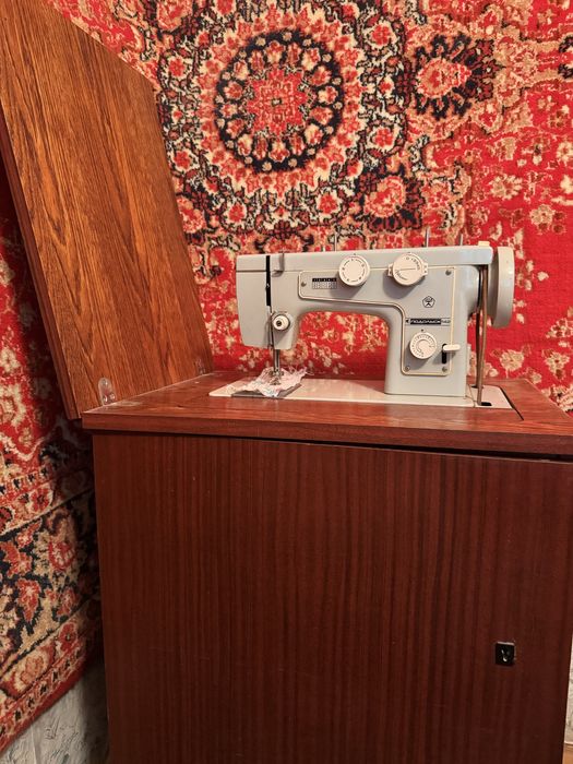 Продается швейная машинка  Подольск 142