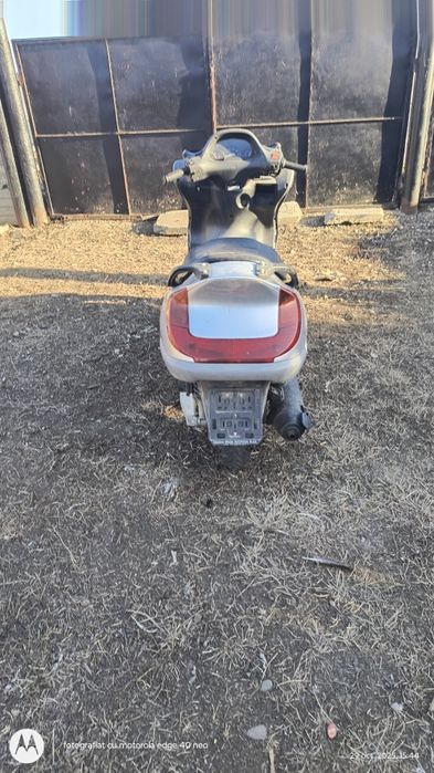 Vând scuter honda 250 motorul merge ff bun ceva probleme estetice