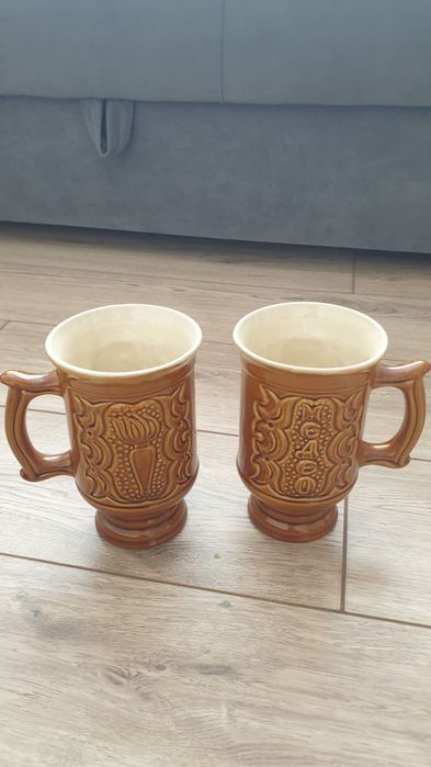 Пивные кружки или вазы, с надписью медео