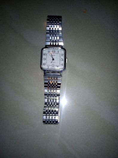 Продавам руски механичен ръчен часовник