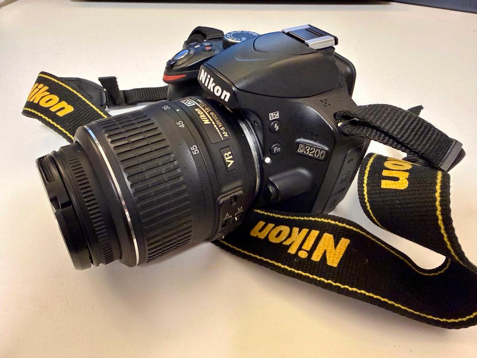 Aparat foto DSLR Nikon 3200 cu 2 obiective