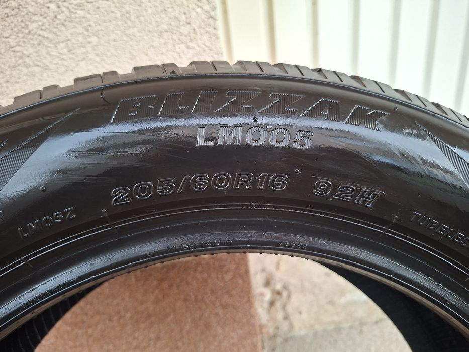 Зимни гуми 205/60/16 Bridgestone