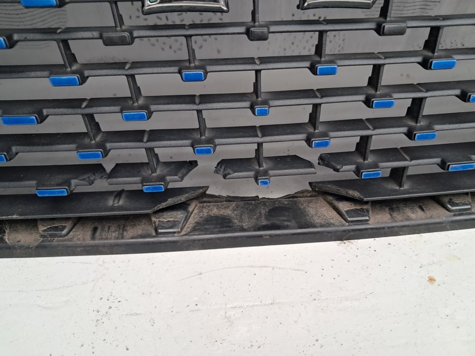 Грил решетка Peugeot 2008