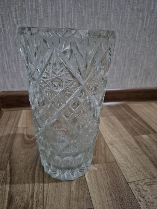 Ваза хрустальная, очень красивая