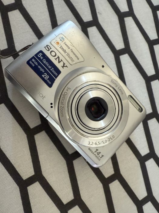 Sony Cyber-shot DSC-S5000 – 14.1 MP, 5x Zoom Optic, cu card SD inclus