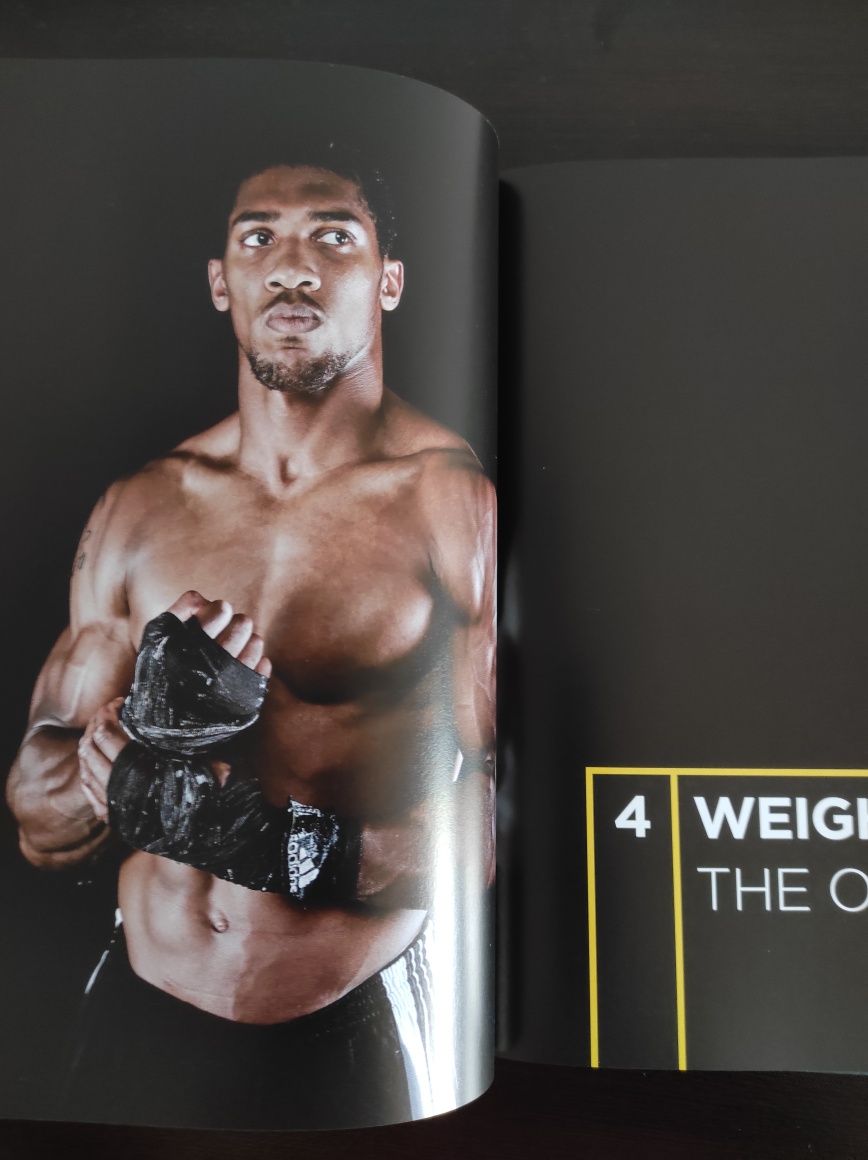 Книга Anthony Joshua "Portrait of a boxing hero"